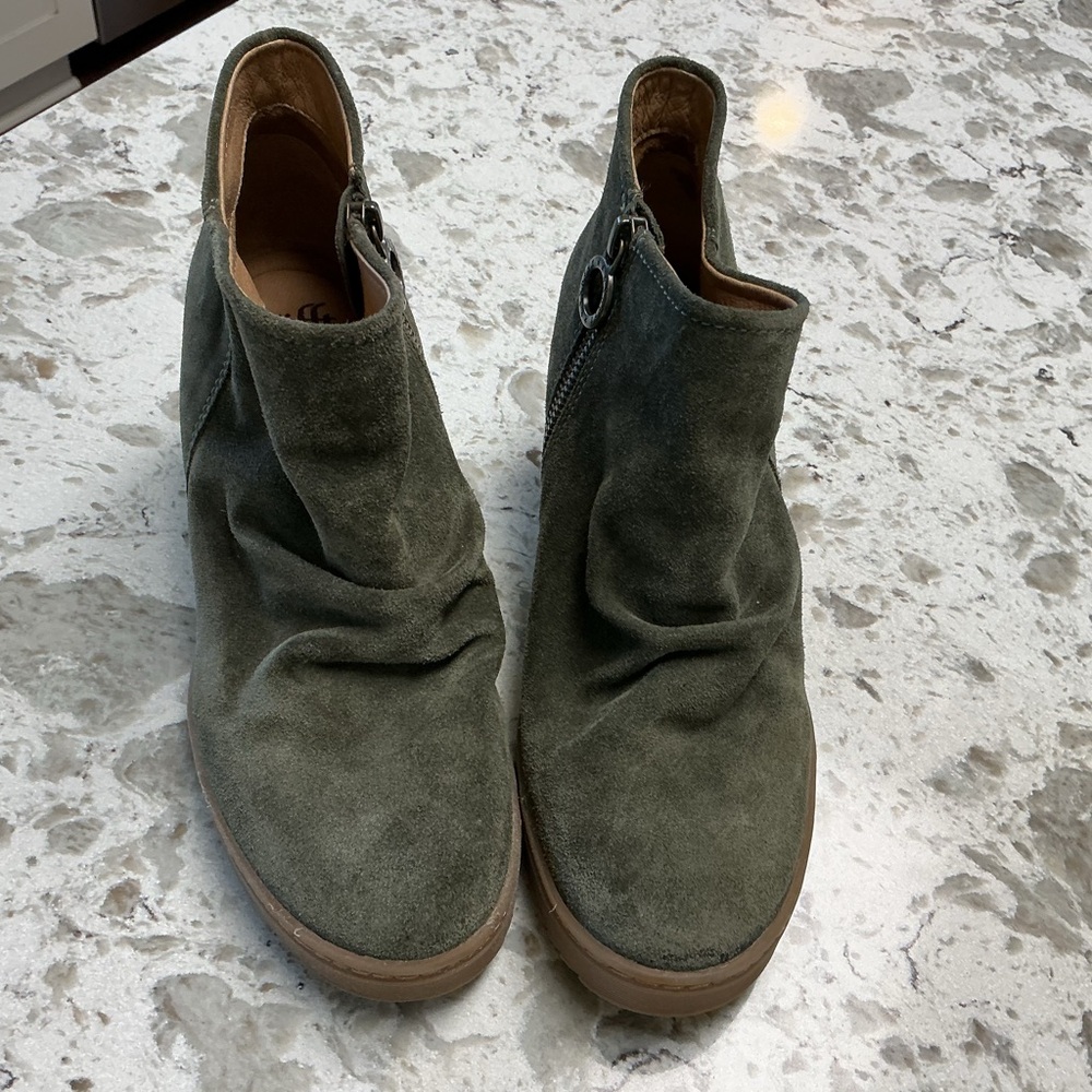 Sofft Women's Siri, Waterproof Suede Boots, Size 8.5